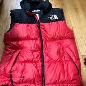 The North Face Black and Red is vintage Nupiste vest puffer down small